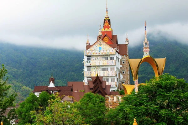 Colorful Traditional Thai Architecture Building Midst Serenity Mountains Next Temple — Stock Photo, Image