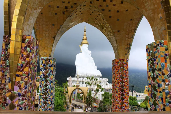 View Five White Sitting Buddhas Framed Mosaic Pillars Pha Sorn — Stock Photo, Image