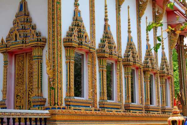 Doors Windows Temple Adorned Intricate Wooden Carvings Golden Color Depicting — Stock Photo, Image