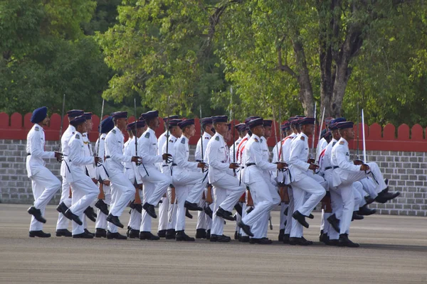 Pune, mahartra, india, 2018年5月, nda 的学员通过游行 — 图库照片