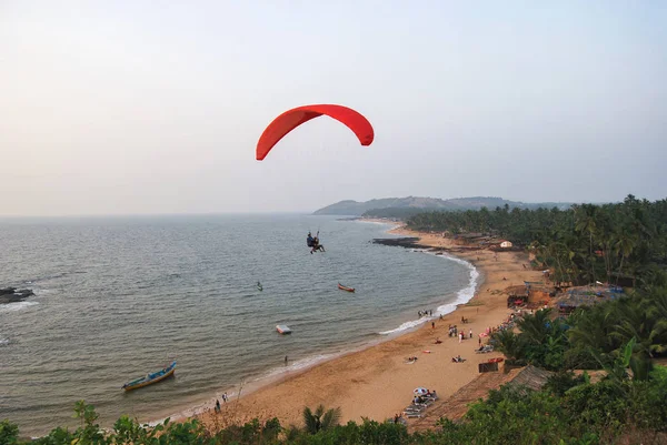 Anjuna Beach Goa Indie Prosinec 2008 Turistické Vykonávat Činnost Paragliding — Stock fotografie