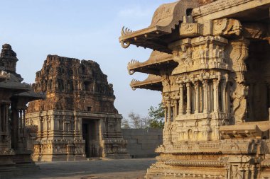 Vittala Tapınağı Gopuram ve müzikal sütunlar, Hampi, Karnataka, Hindistan