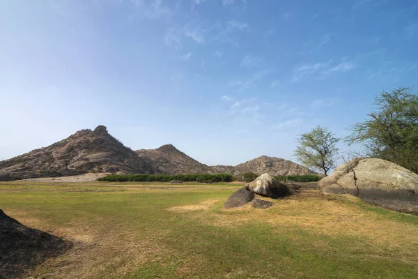 Rocky hillocks Bera Hills, Bera Jawai, Rajasthan, Hindistan