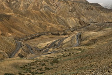 Yol, Leh-Manali otoyol, Lamayuru, Ladakh, Jammu ve Keşmir, Hindistan parçası sarma