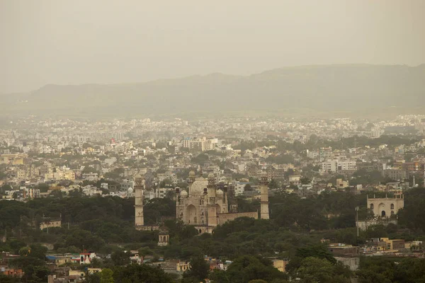 Vista de Bibi Ka Maqbara da montanha, Aurangabad, Maharashtra, Índia . — Fotografia de Stock