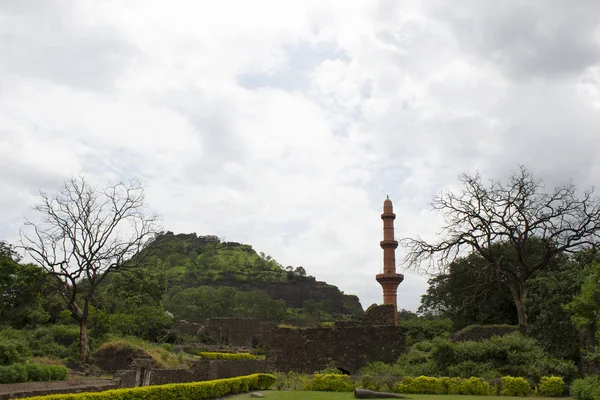 Daulatabad Deogiri kale ile Chand Minar arka plan, Aurangabad, Maharashtra, Hindistan.