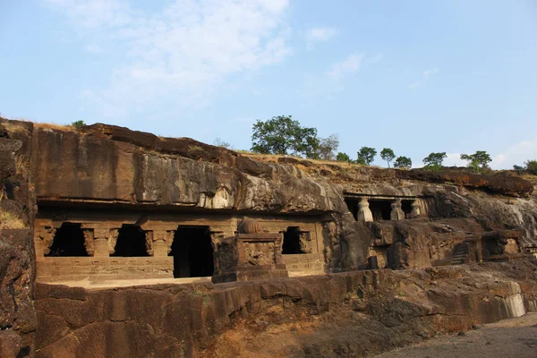 Vnějšího pohledu jeskyně 21, Ellora jeskyně, Aurangabad, Maharashtra. — Stock fotografie