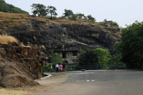 Ellora, Aurangabad, Maharashtra, 2018年10月, 旅游在洞穴 11, 佛教洞穴的门面. — 图库照片