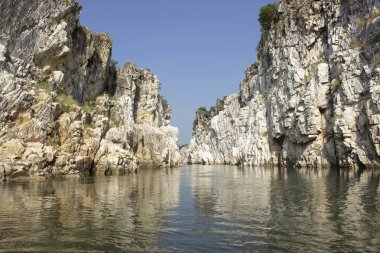 Mermer kayalar, Bhedaghat, Jabalpur, Madhya Pradesh, Hindistan.