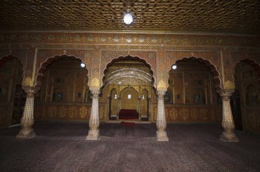 Özel seyirci salonu olarak adlandırılan Anup Maha, Junagarh Fort, Bikaner, Rajasthan, Hindistan.