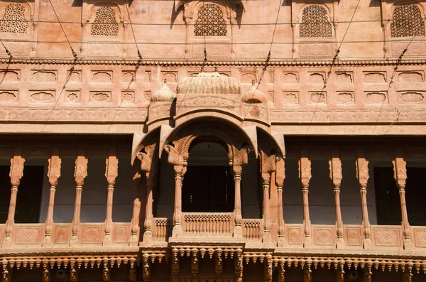 Schnitzerei Details des Balkons am Junagarh Fort, Bikaner, Rajasthan, Indien. — Stockfoto