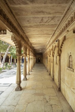 Şehir Sarayı koridoru, Udaipur, Rajasthan.