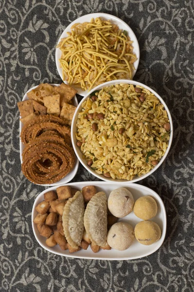 Diwali Indian food snacks and sweets — Stock Photo, Image