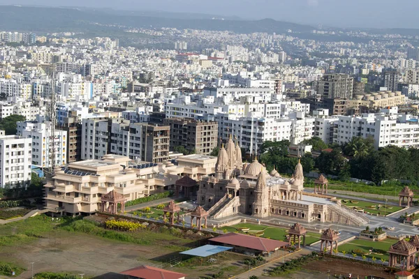 SWAMINARAYAN-tempel luchtfoto vanaf de heuvel, Pune, India. — Stockfoto