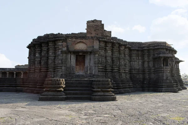 Vista frontal, Daitya Sudan temple, Lonar, Buldhana District, Maharashtra, Índia — Fotografia de Stock