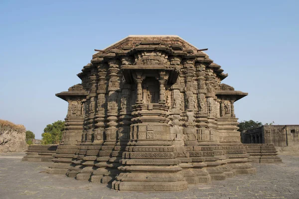 Vista lateral trasera, Daitya Sudan temple, Lonar, Buldhana District, Maharashtra, India —  Fotos de Stock