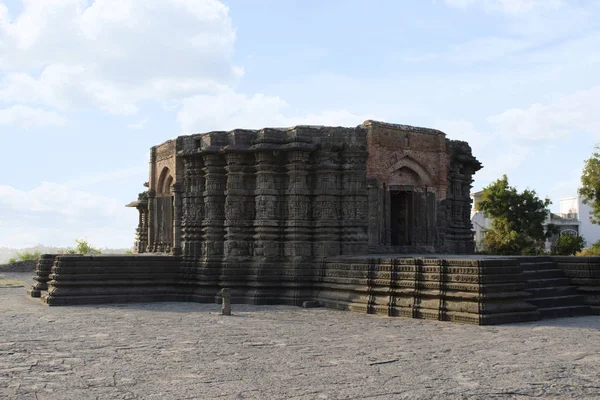 Vista lateral del templo de Daitya Sudán, Lonar, Distrito Buldhana, Maharashtra, India —  Fotos de Stock