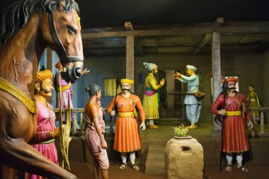 Sant Tukaram ve Shivaji Maharaj, Hadshi Tapınağı, Tikona Vadgoan Maval yakınlarındaki Sant Darshan Müzesi, İlçe Pune, Maharashtra, Hindistan
