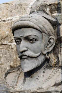 Chatrapati Shivaji Maharaj Heykel, Hadshi Tapınağı, Tikona Vadgoan Maval yakınlarındaki Sant Darshan Müzesi, İlçe Pune, Maharashtra, Hindistan