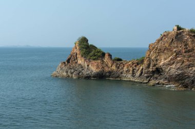 Nivti'de Nivti kayası, Sindhudurg, Maharashtra, Hindistan