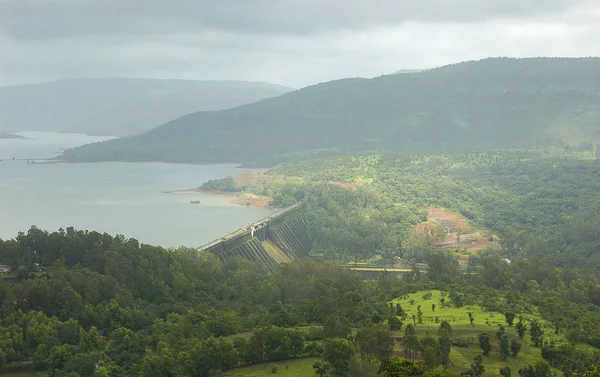 Barragem de Koyna, Koynanagar, Maharashtra, Índia — Fotografia de Stock