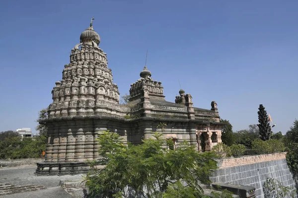 Templo Sangameshwar del período de Peshwas en mampostería de piedra basáltica en Saswad, Pune —  Fotos de Stock