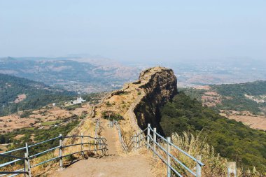 Lohagad fort'unun bir kısmı Sulka, Pune bölgesi, Maharashtra, Hindistan