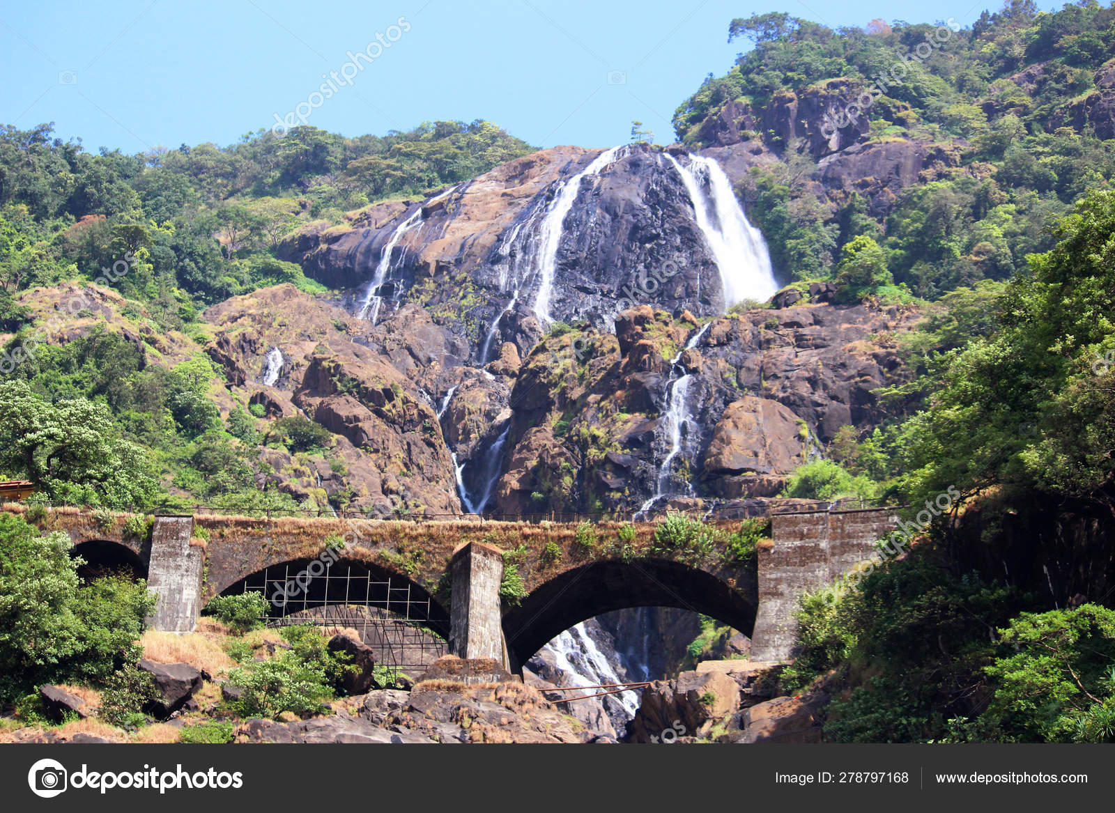 Dudhsagar waterfall Stock Photos, Royalty Free Dudhsagar waterfall Images |  Depositphotos