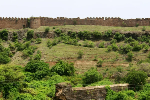 Bastiones del fuerte de Naldurg, distrito de Osmanabad, Maharashtra, India — Foto de Stock