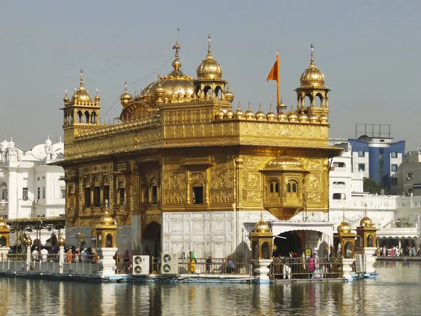 Amritsar, Punjab, India, oktober 2013, Devotee bij Golden Temple, Amritsar Punjab staat van India. — Stockfoto