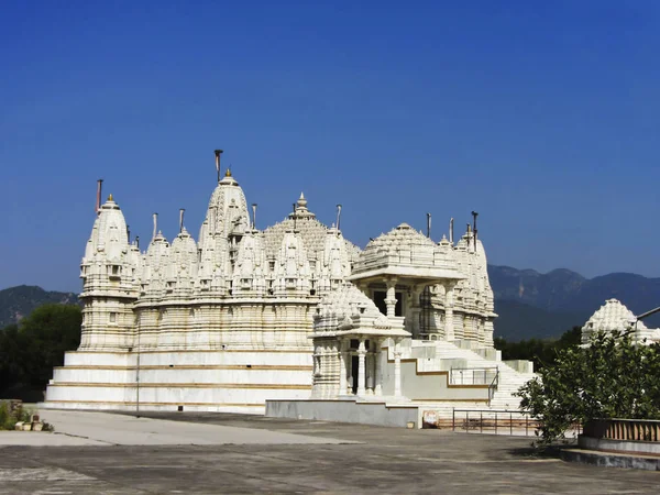 贾因寺， 什里曼普尔蒂尔特， 阿布路， 拉贾斯坦邦. — 图库照片