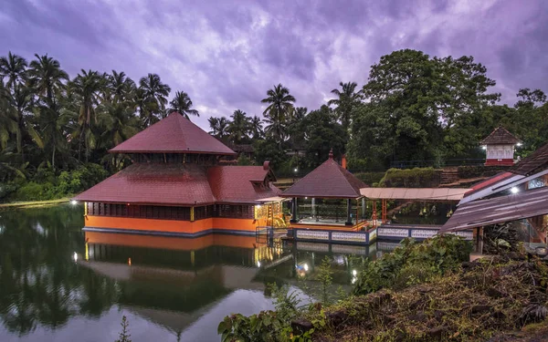 Templo Ananthapadmanabh Kumbla o Lago Anantha en Kerala, India —  Fotos de Stock