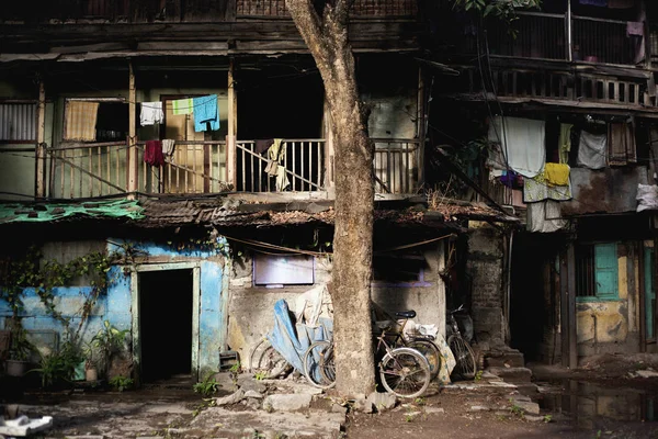 Pune, Hindistan wadas eski binanın ön tarafı — Stok fotoğraf