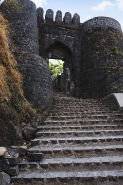 Sinhagad Fort, Pune, Maharashtra giriş kapısı ve basamakları