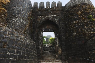 Sinhagad Fort, Pune, Maharashtra giriş kapısı ve basamakları