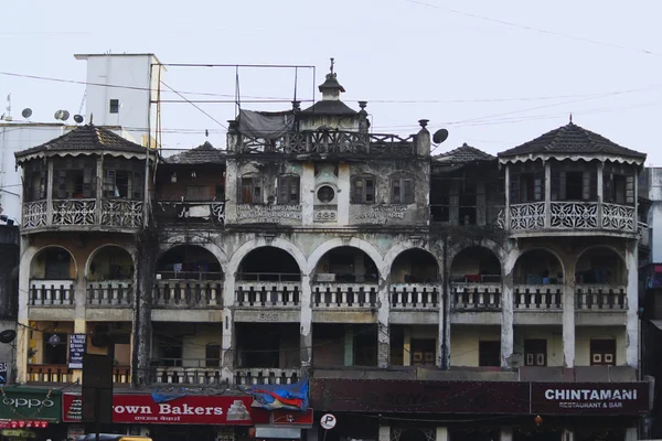 Een oud huis op Pune Street, Mahaharshtra, India. — Stockfoto