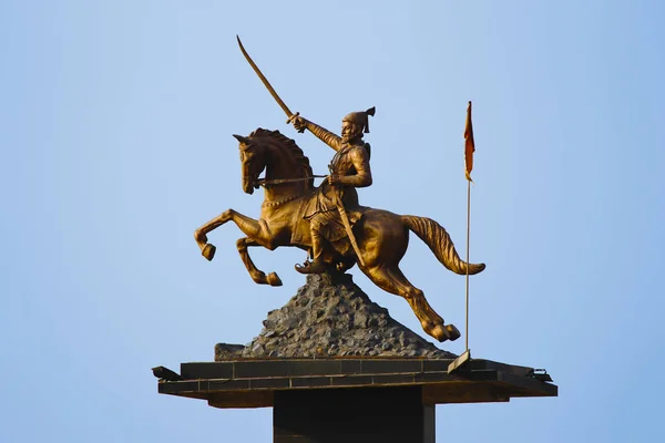 Estatua de Chatrapati Shivaji Maharaj, Katraj, Pune, Maharashtra . — Foto de Stock