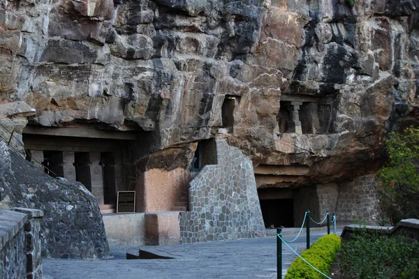 Vista frontal de las cuevas de Buddha chaitya, Aurangabad, Maharashtra — Foto de Stock