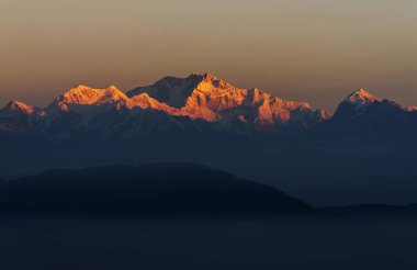 Sikkim, Hindistan'dan görülen Kanchenjunga zirveleri