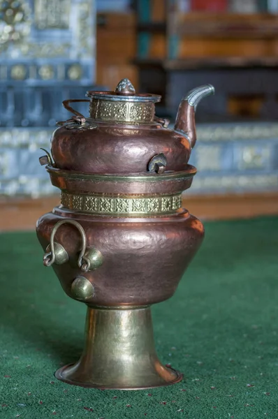 Tetera de cobre tradicional, Ladakh, Jammu y Cachemira, India — Foto de Stock