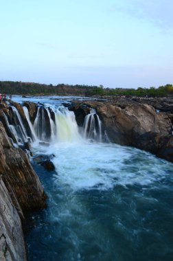 Dhuandhar narmada nehri üzerinde bulunan şelaleler, Bedaghat, Madhya Pradesh, Hindistan