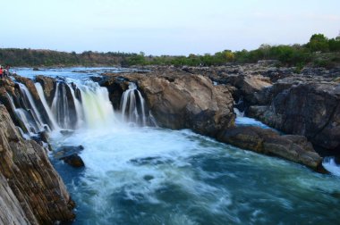 Dhuandhar narmada nehri üzerinde bulunan şelaleler, Bedaghat, Madhya Pradesh, Hindistan