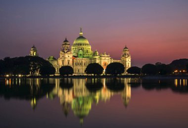 Victoria anıtı gün batımında aydınlandı, Kalküta, Hindistan