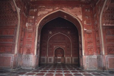 Kau Ban Camii 'nin Tac Mahal kompleksindeki iç manzarası, Agra, Uttar Pradesh, Hindistan