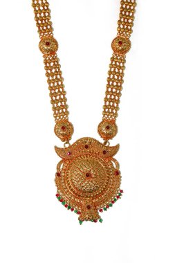 Geleneksel gelinlik için mükemmel oyulmuş antik geleneksel mücevherler.