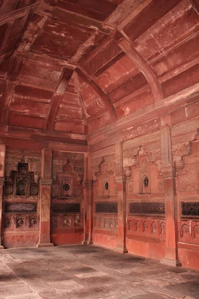 位于印度北方邦阿格拉的亚穆纳河上的16世纪红砂岩城堡阿格拉堡的内部细节 — 图库照片