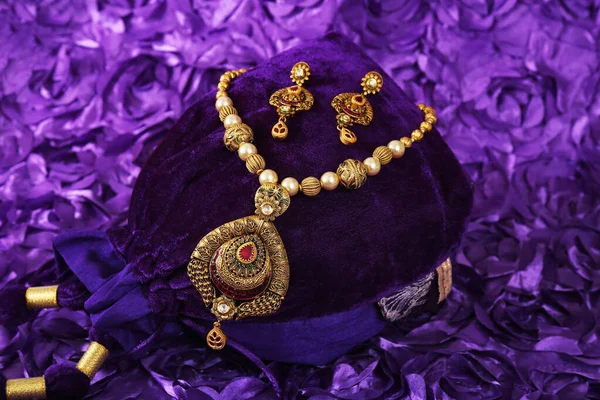 Nowoczesny Zestaw Biżuterii Kolczyków — Zdjęcie stockowe
