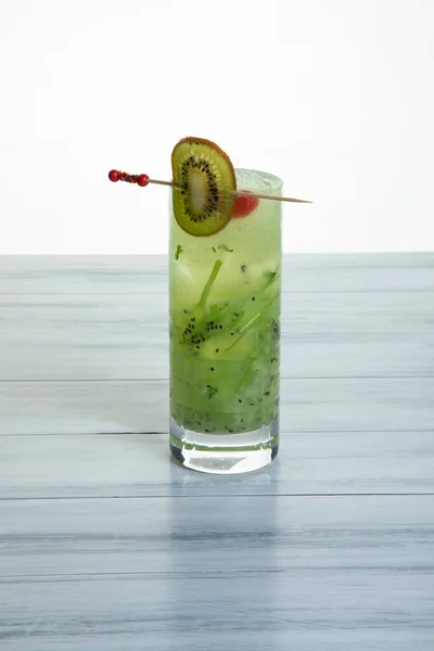 Tequila Grüner Kiwi Smash Cocktail — Stockfoto