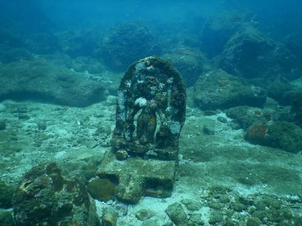 水中の女神の彫刻 — ストック写真