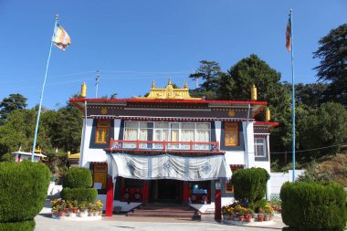 Shedup Choephelling Budist Tapınağı girişi, Mussoorie, Uttarakhand, Hindistan